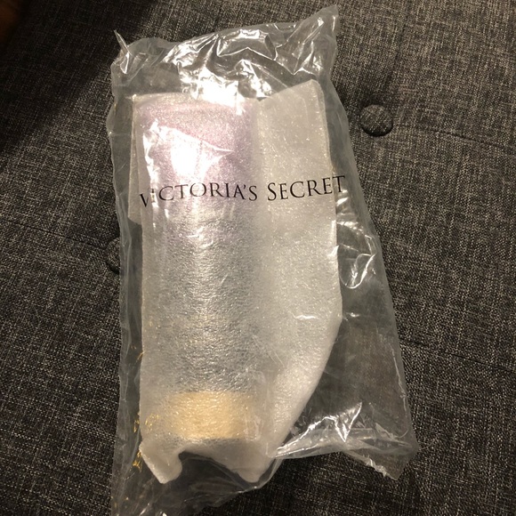 Victoria secret Lotion - Picture 2 of 3